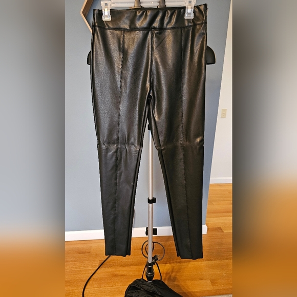 FOREVER 21 PLEATHER PANTS - SIDE ZIP - SIZE MEDIUM NWOT - Picture 1 of 4